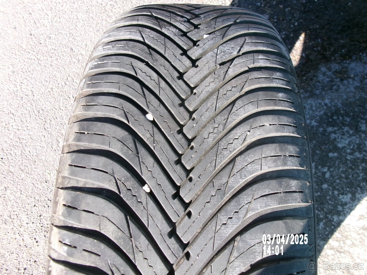 Prodám pneu 215/45/R17