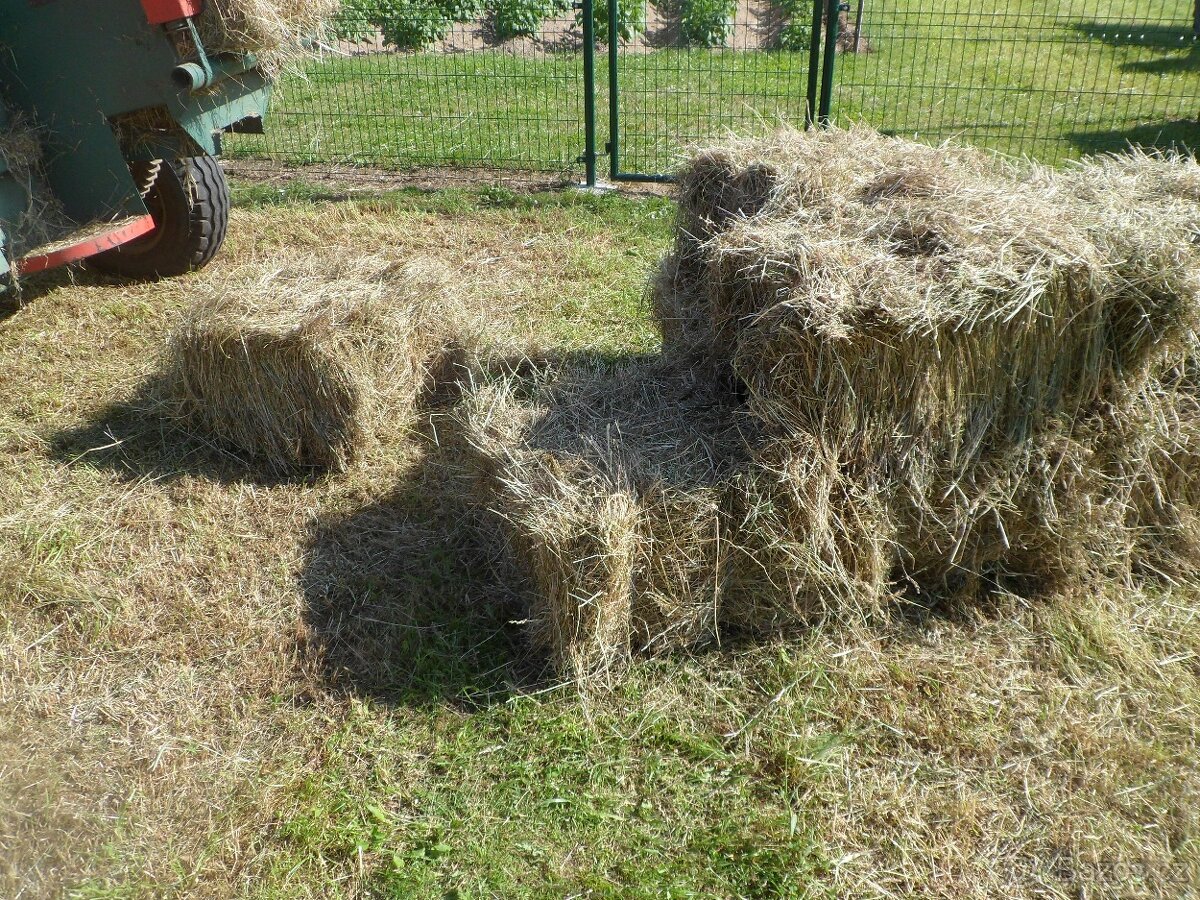 Malé balíky sena