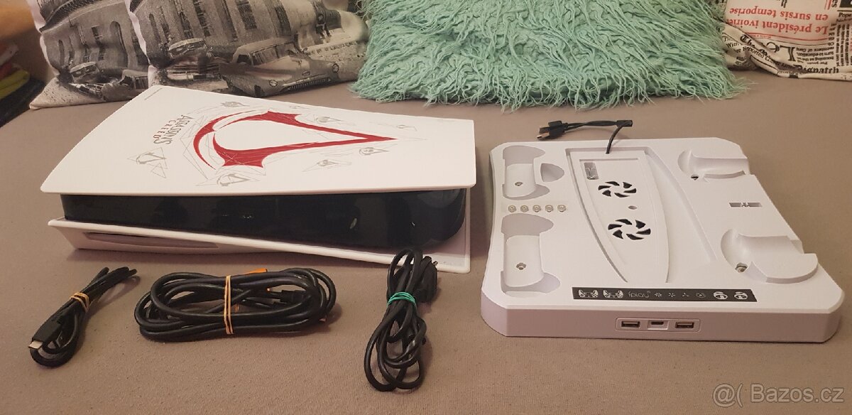 PS5 s mechanikou, 5 her, chladící stojan nabíjecí, top stav