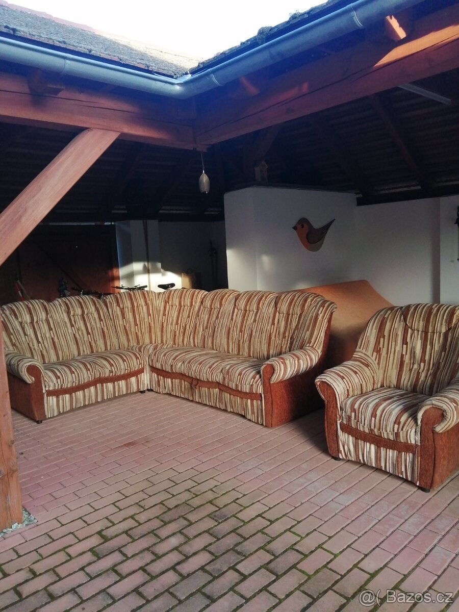 Rozkládací sedačka ve tvaru L+ křeslo v dobrém stavu