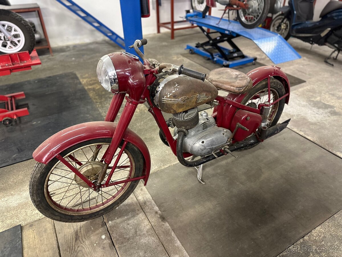 Jawa perak s doklady