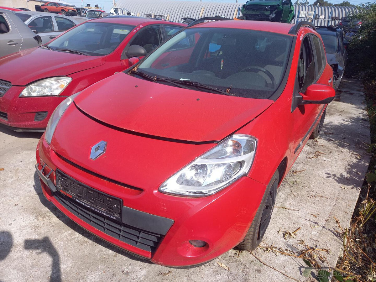Renault Clio III 1.2 ( D4FH7 ) r.2009 červená na náhradní dí