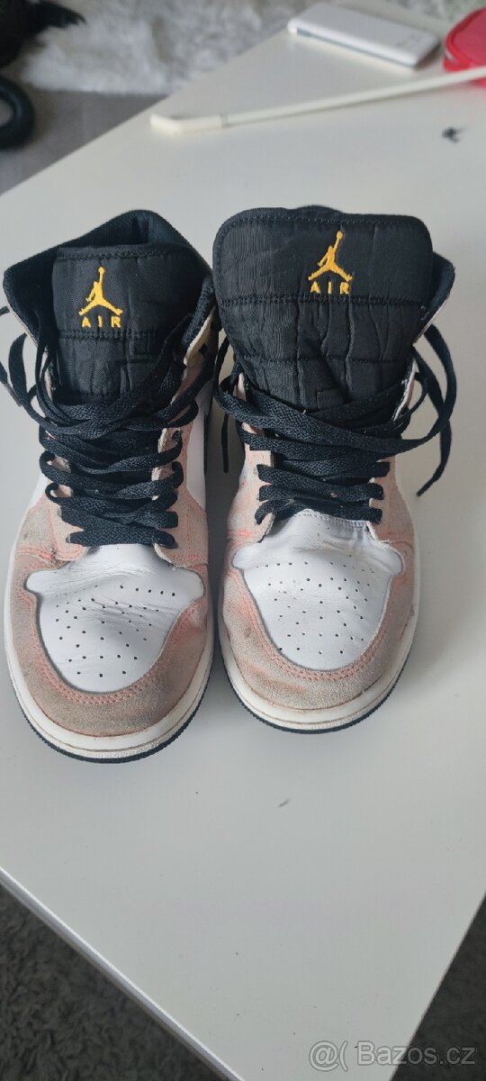 Air Jordan 1 Mid SE Flight Club