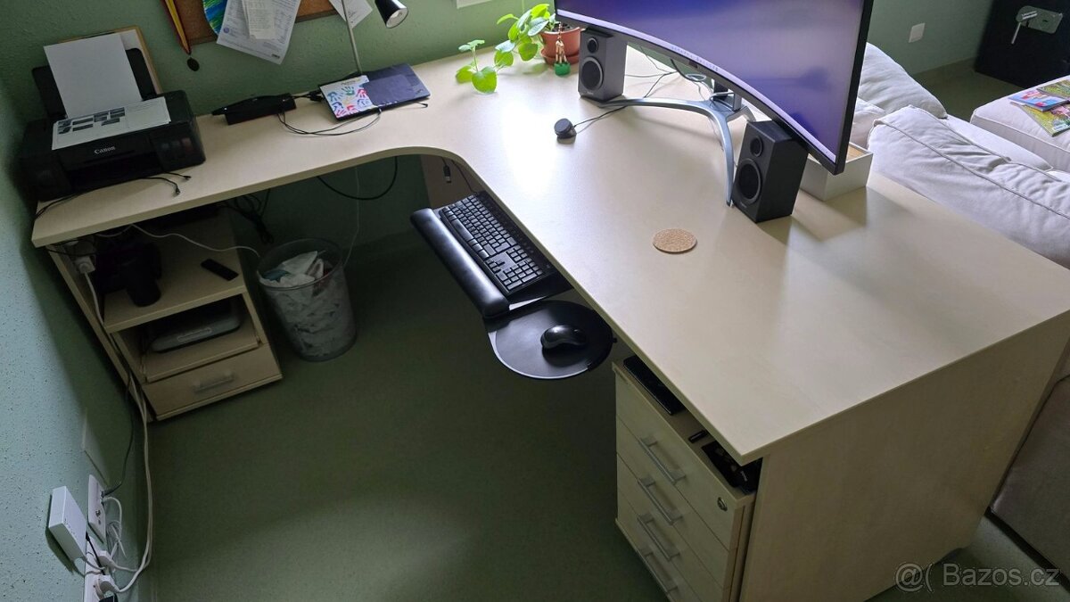 Prodám kancelářský stůl