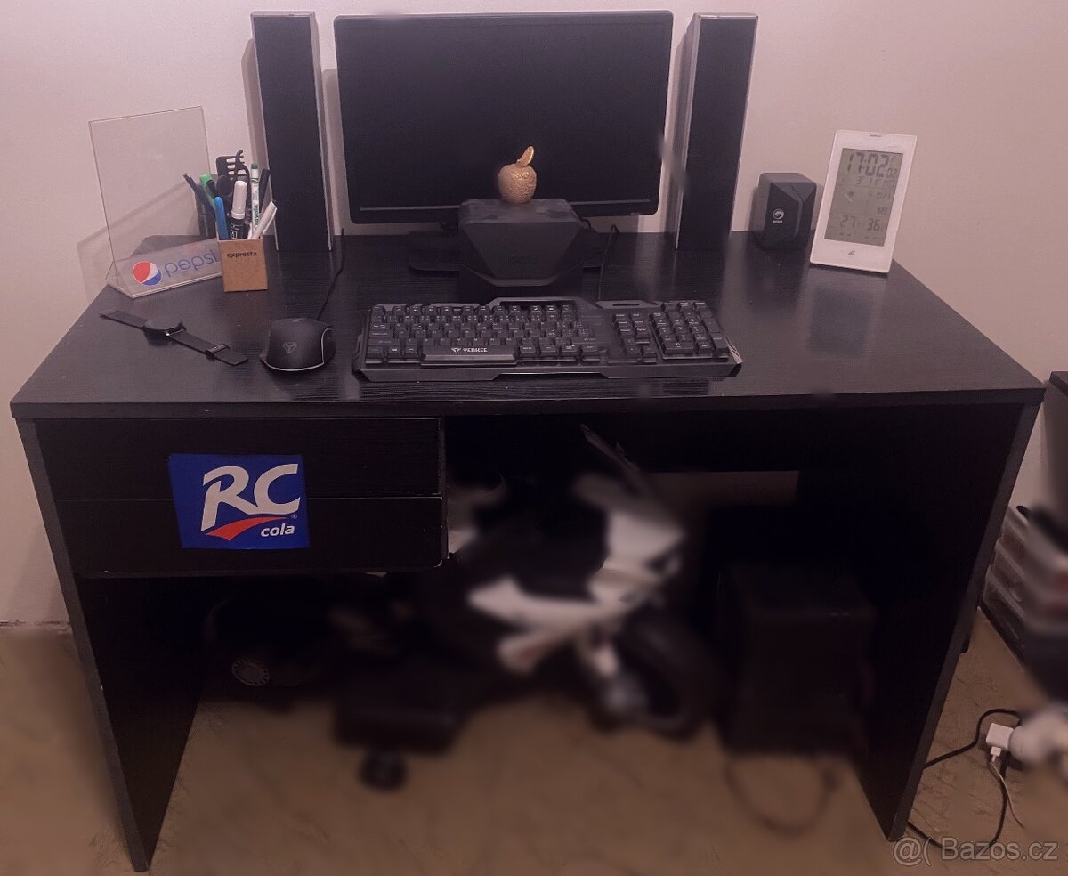 PRACOVNÍ STŮL ČERNÝ