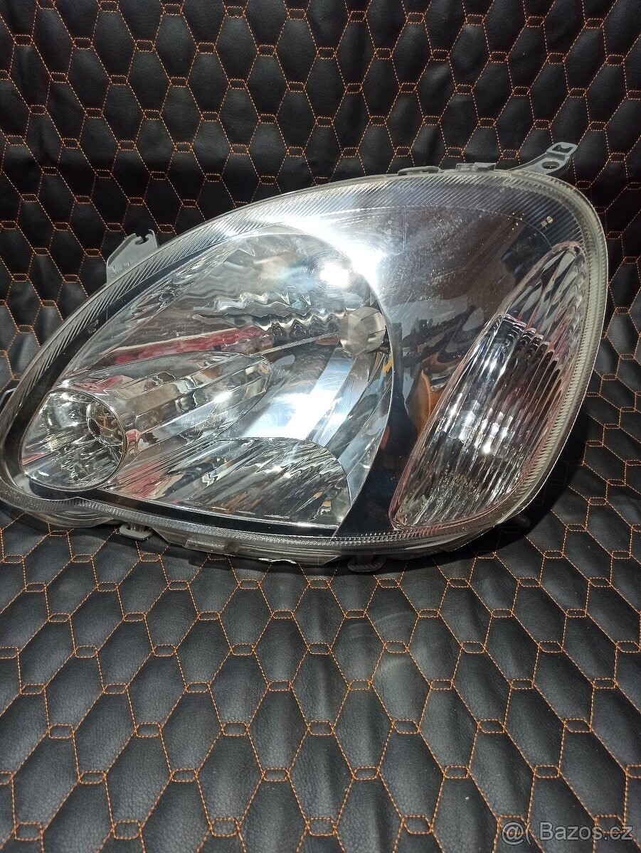 Levé přední světlo OEM Toyota Yaris I