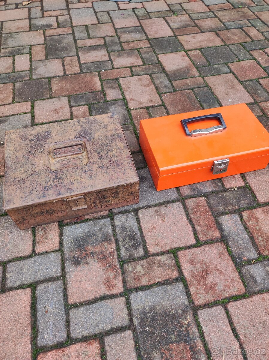 Trezor + plechový kufřík