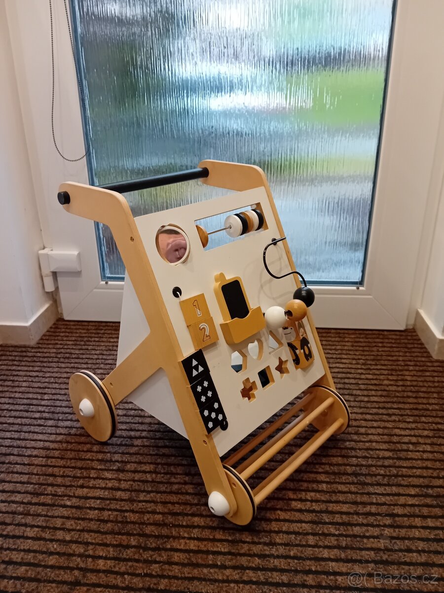 Dětské chodítko.