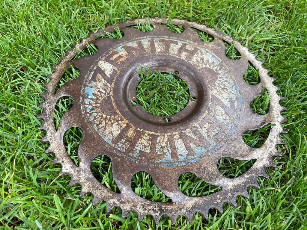 Plný tác, převodník Zenith na historické kolo