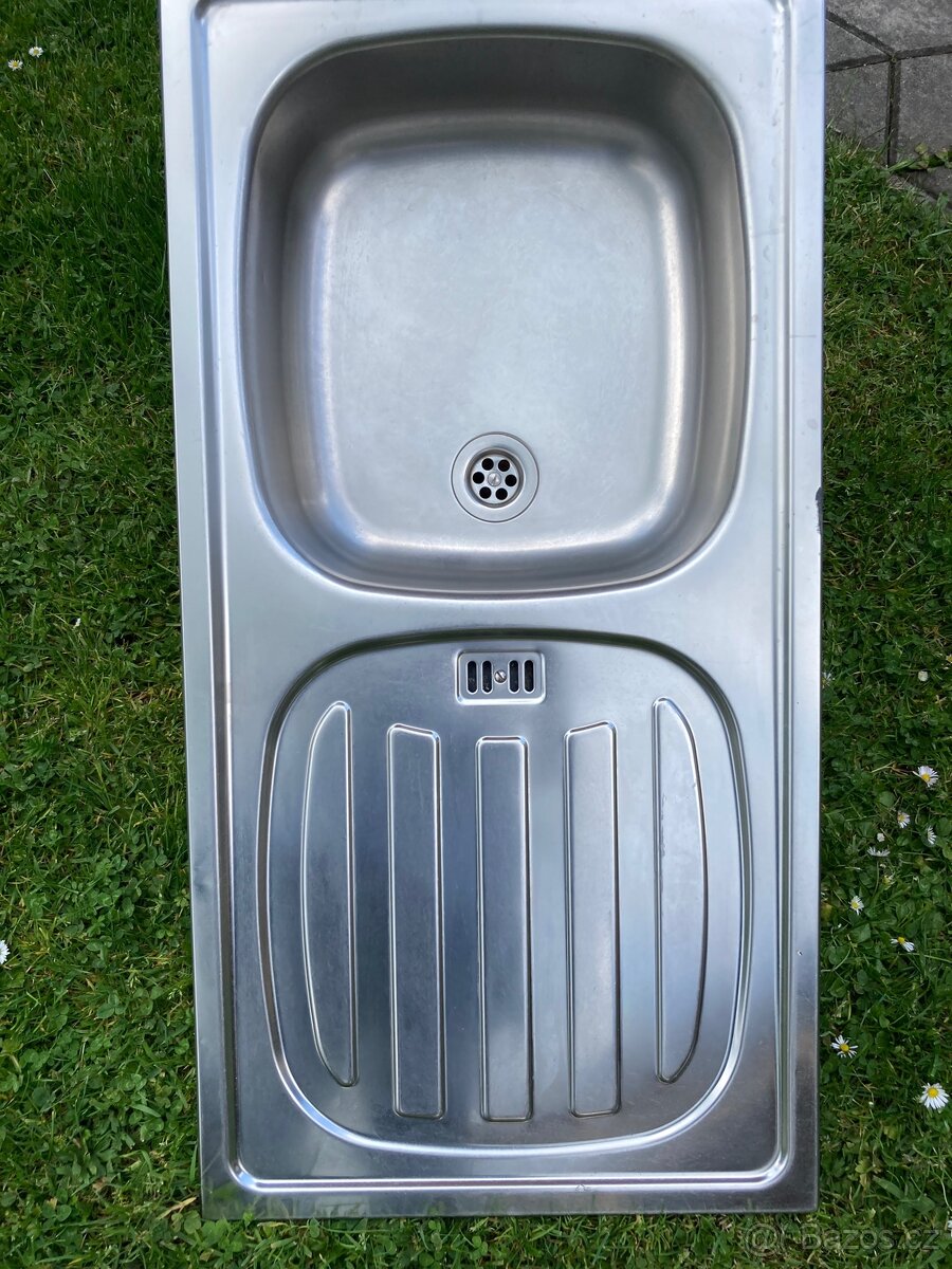 PRODÁM NEREZOVÝ DŘEZ