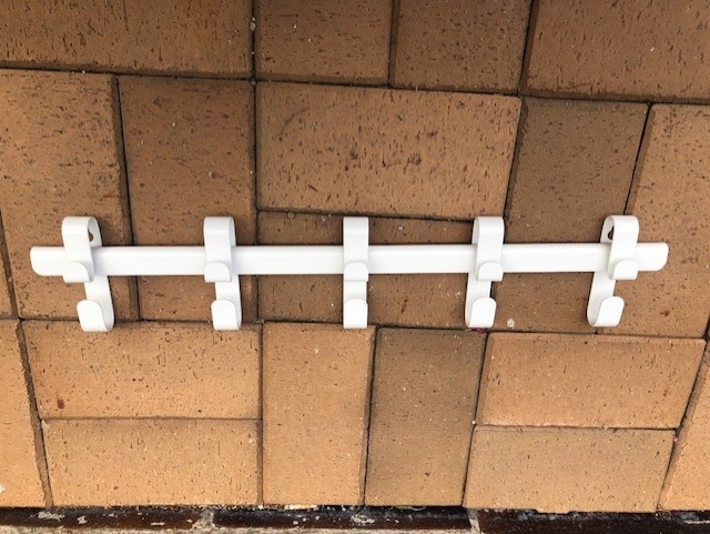 Kovový věšák iKEA