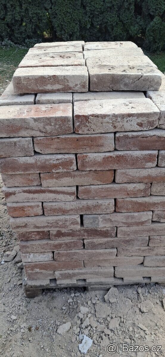 Staré pálené cihly