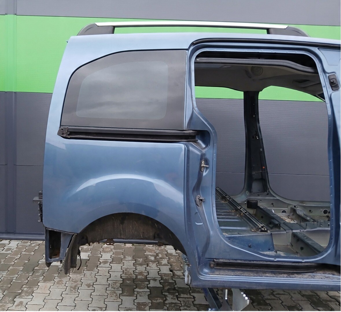 Výřez karoserie Citroen Berlingo Peugeot Partner