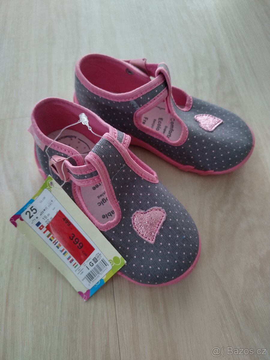 Nove dívčí bačkůrky vel. 25