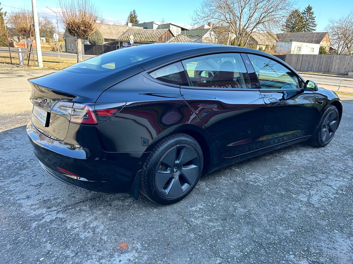 TESLA MODEL 3 SR+ 110.500 km refresh matrix světla