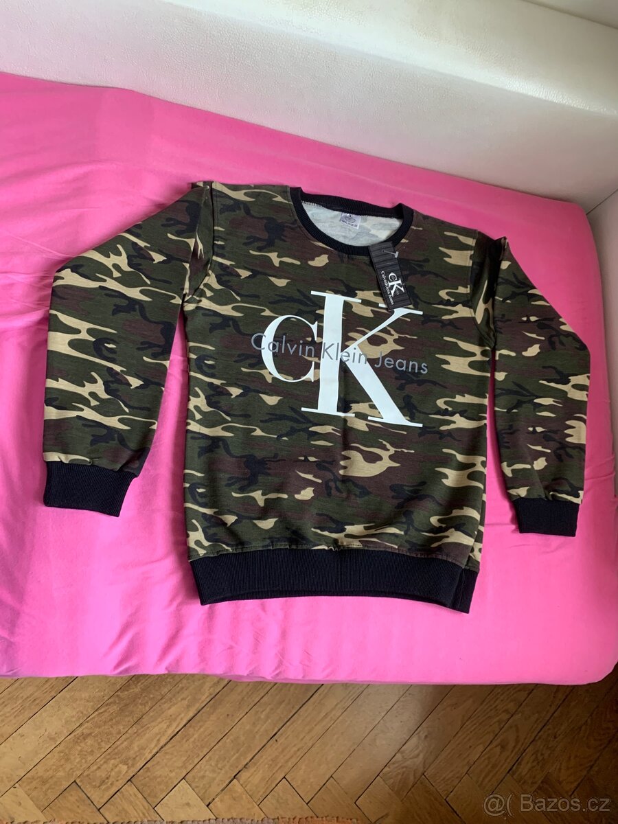 Krasna maskačová mikina Calvin Klein Nova s visackou
