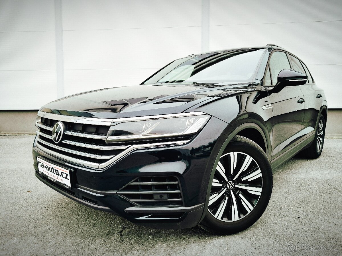 VW Touareg 3,0TDi 4x4 VZDUCH,  KŮŽE, Tažné , r.v.12/2020 DPH
