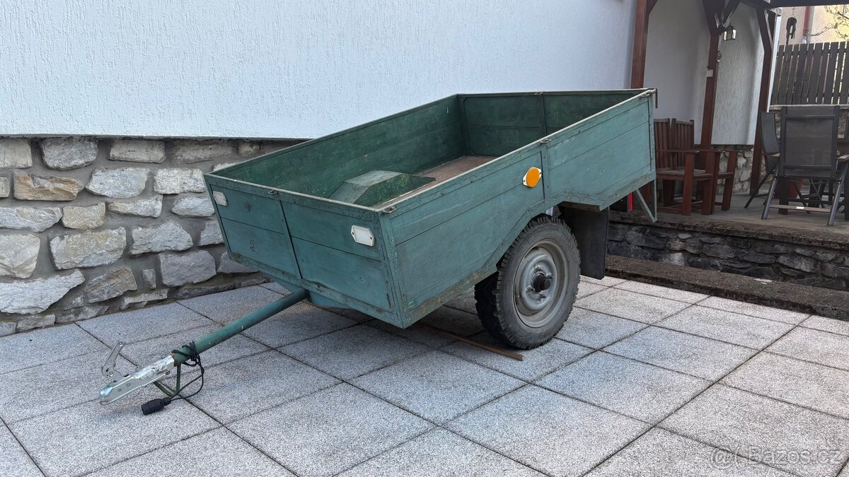 Přívěsný vozík za osobní automobil. Nová světla. Bez TP