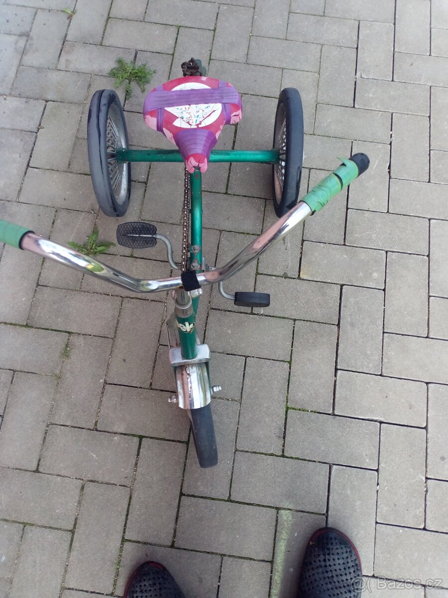 Dětská tříkolka.