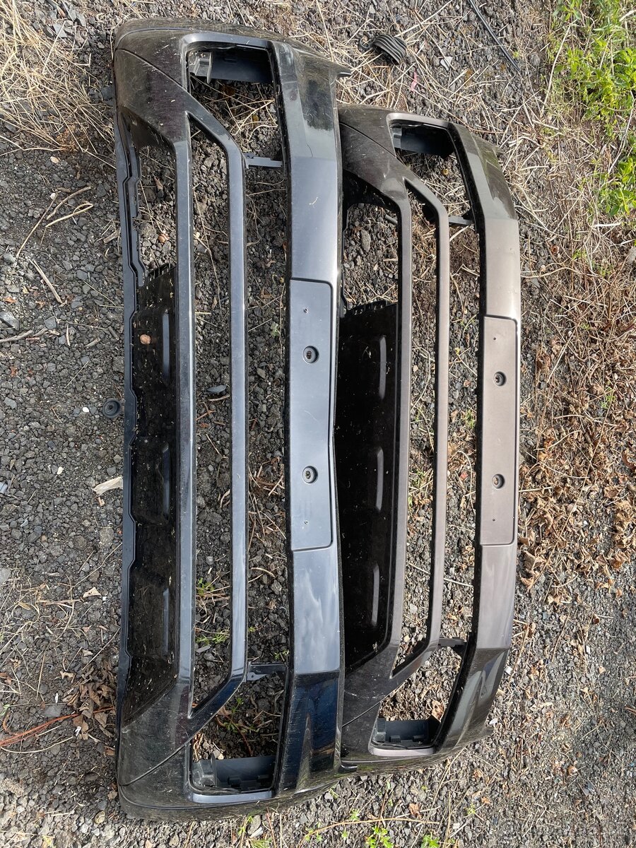 Volkswagen Amarok nárazník přední