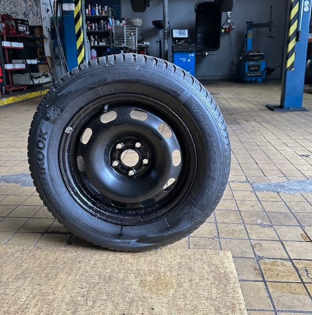 Prodám ocelové disky 15“ originál Škoda Octavia včetně pneu