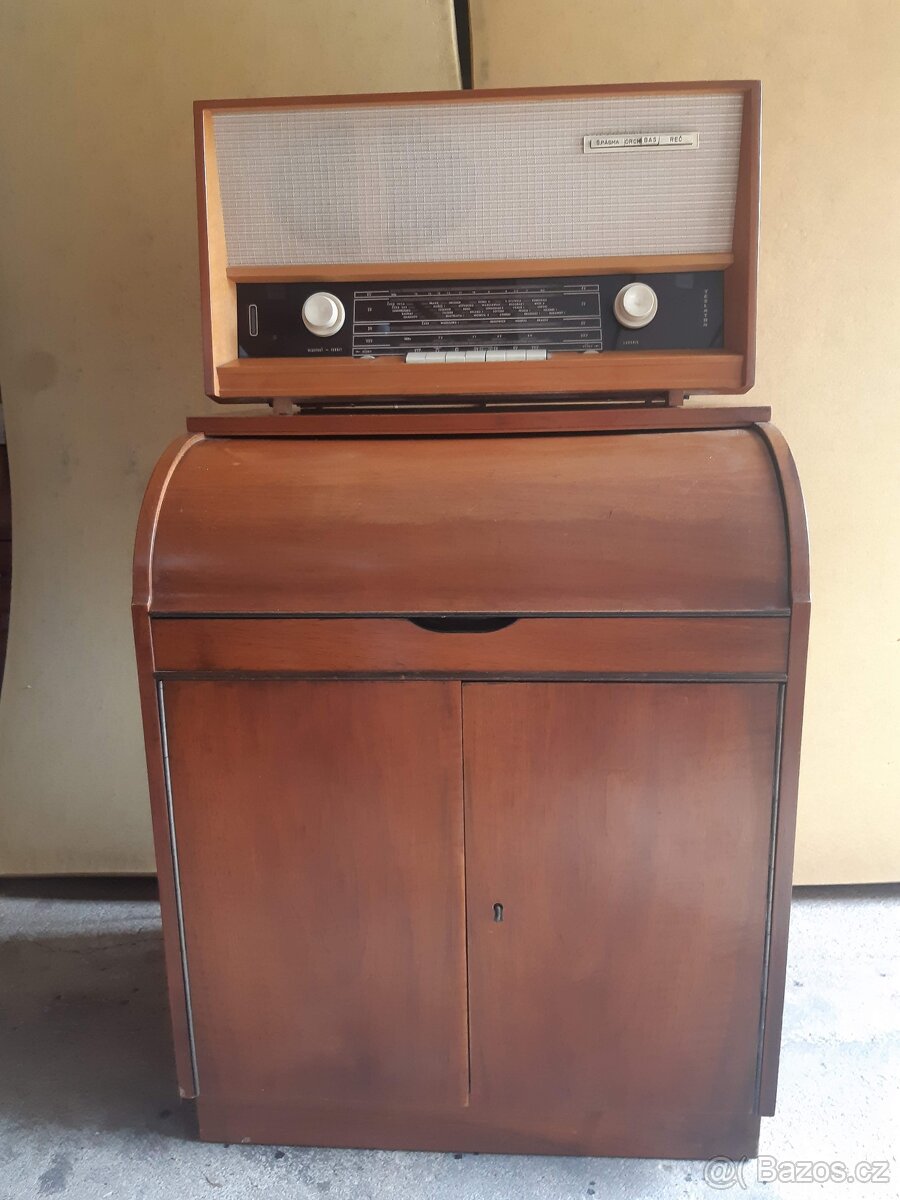 Rádio Tesla 536A s gramofonovou skříňkou