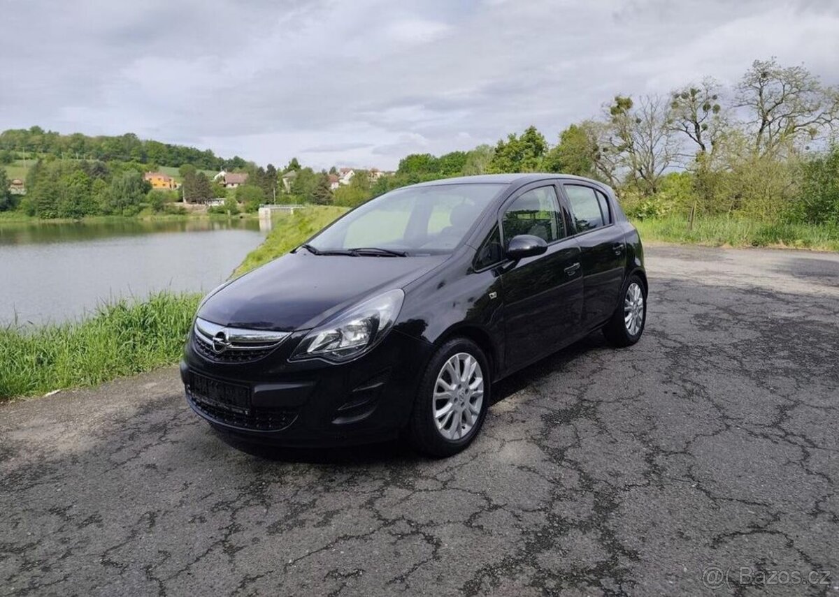 Opel Corsa 1.2 16v Klima, Malé Km benzín manuál 51 kw