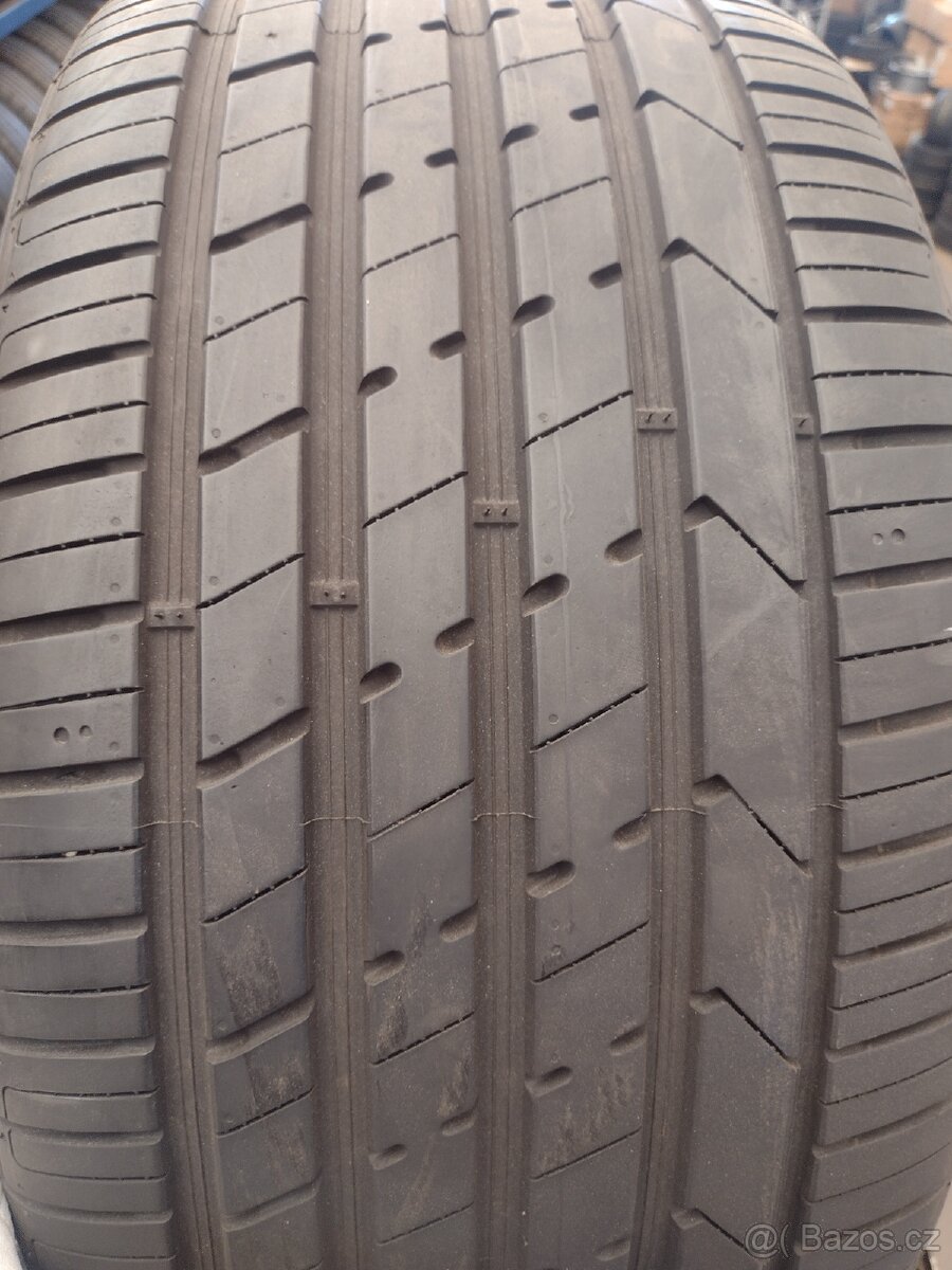 285/35 R22 Hankook