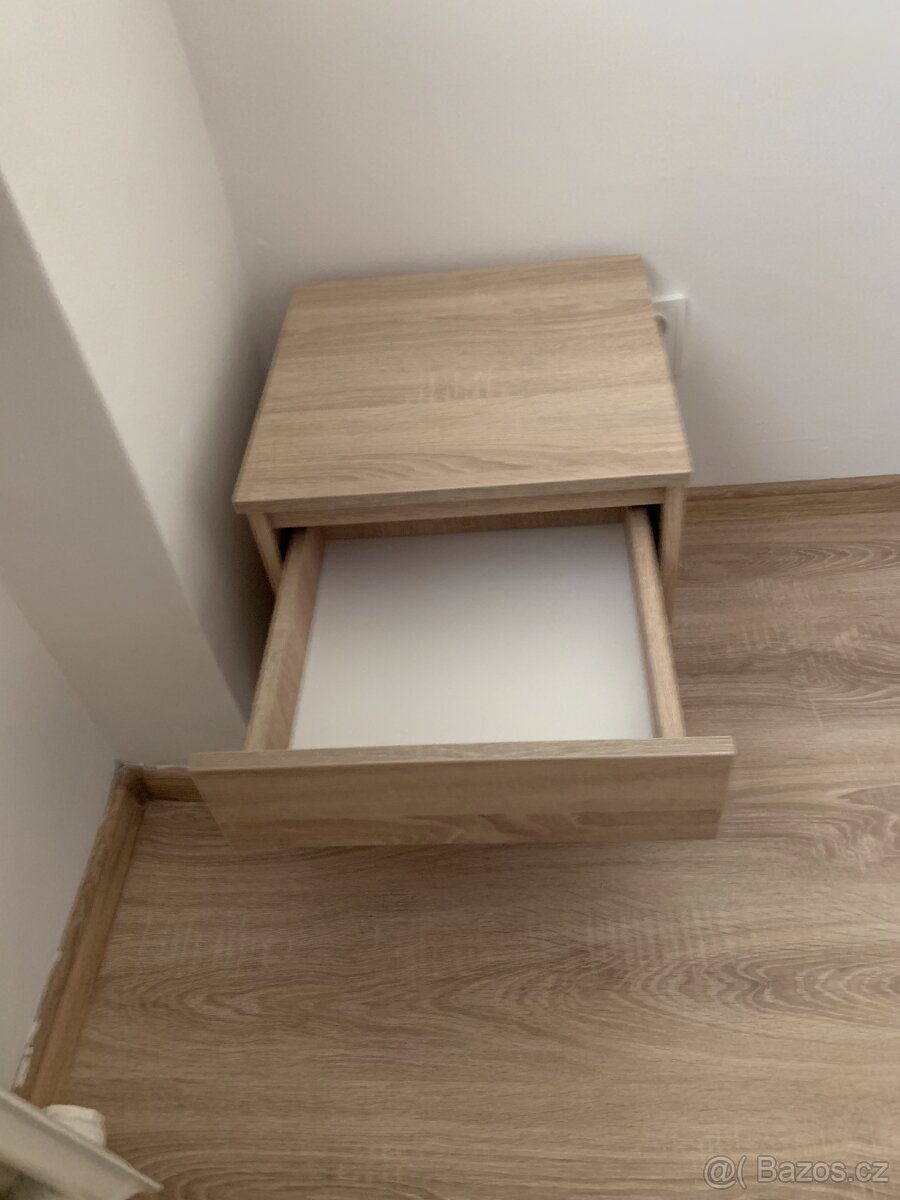 Predám noční stolek