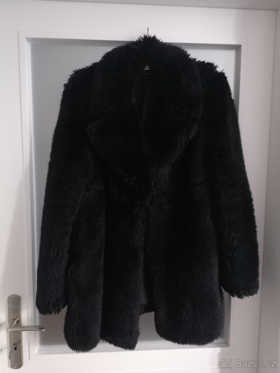 Černý dámský kabát vel. M Zara. Nový. Cena 1499 Kč. Černý d