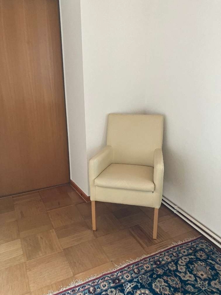 Prodám béžová kožená křesla