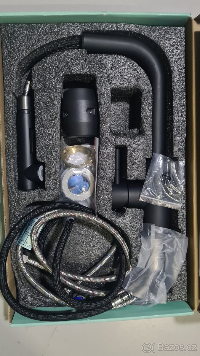 Kuchyňská černá baterie