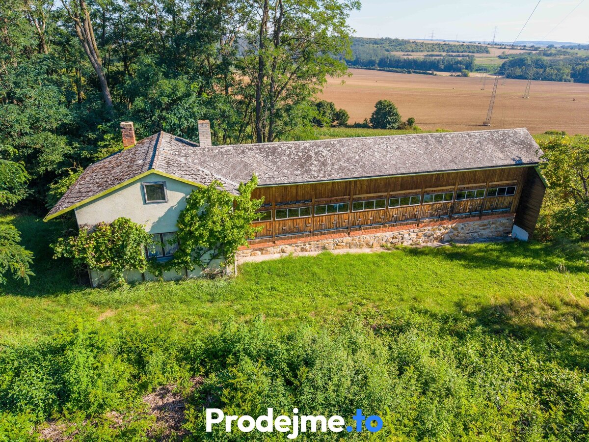 Prodej pozemku se včelínem, 1289m2 - Mikulovice u Znojma