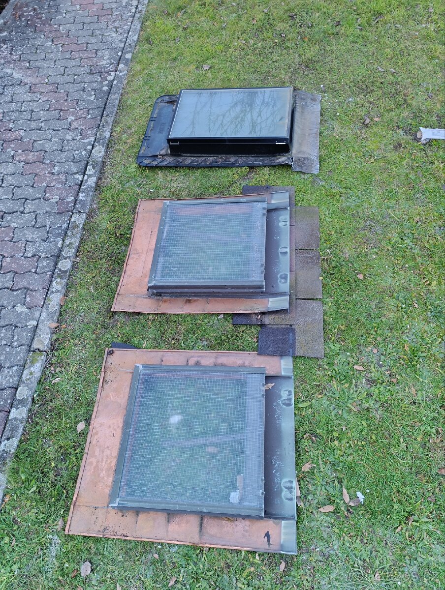 Výlezové půdní okno