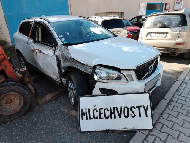 +Volvo XC60+