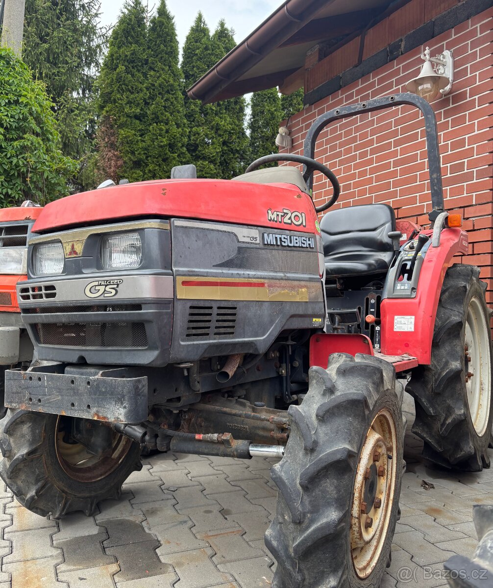 TRAKTOR MITSUBISHI