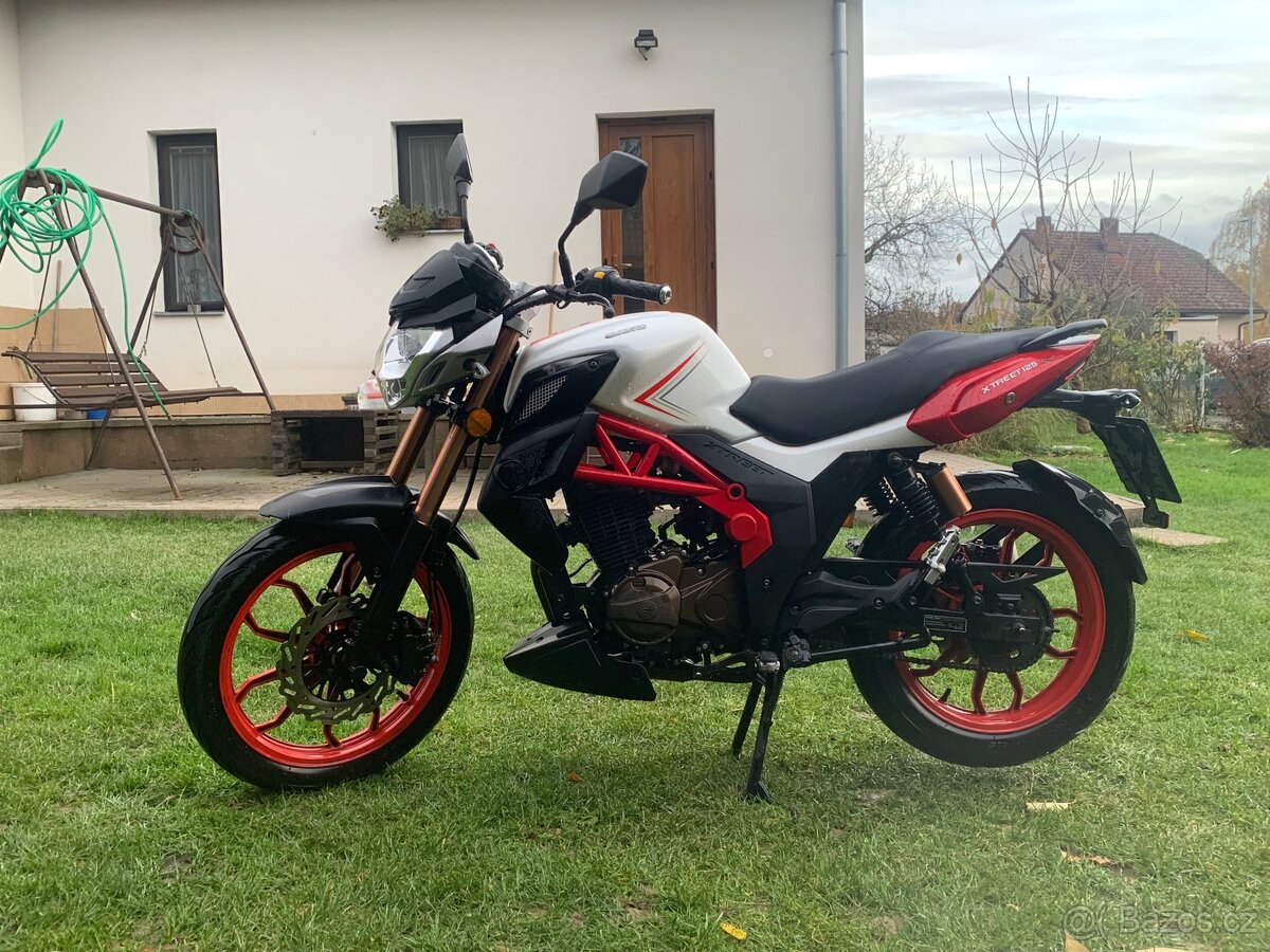 Um Xtreet 125