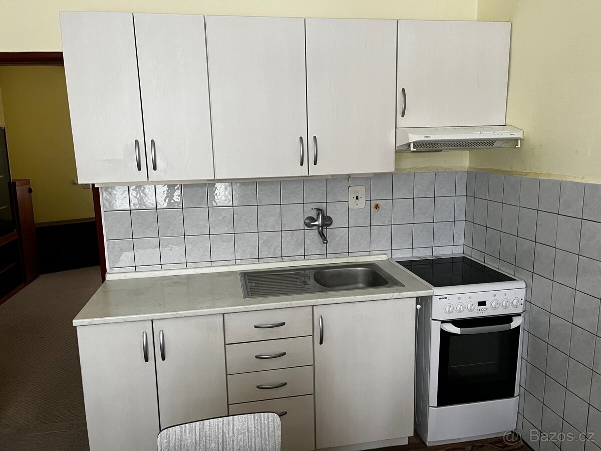 Inzerát – kuchyňská linka + sporák + digestoř