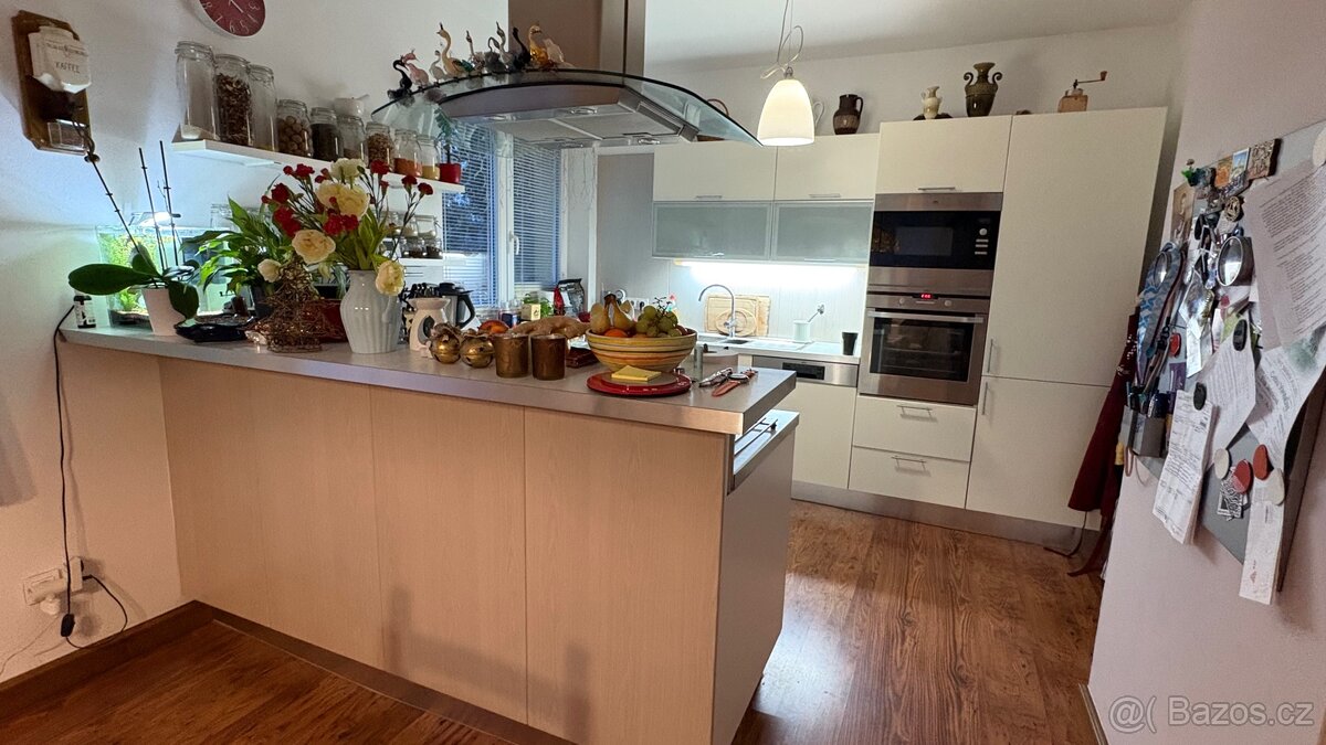 Kuchyně, korpusy, spotřebiče