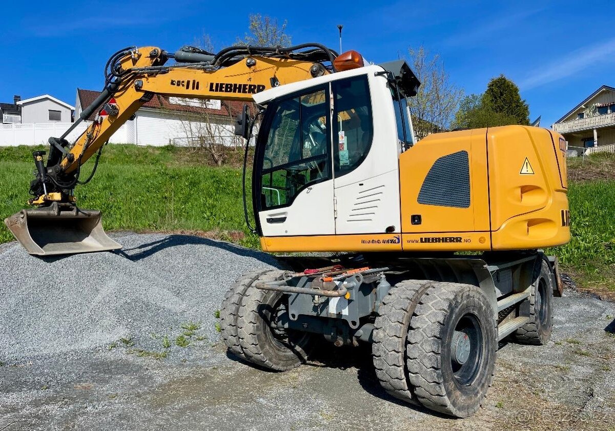 Kolový otočný bagr Liebherr A914 compact