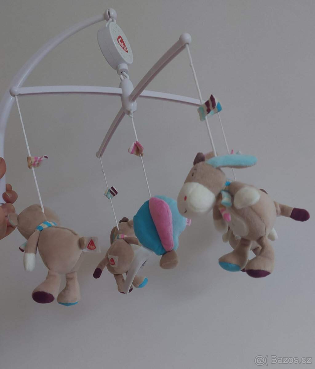 Kolotoč nad postýlku