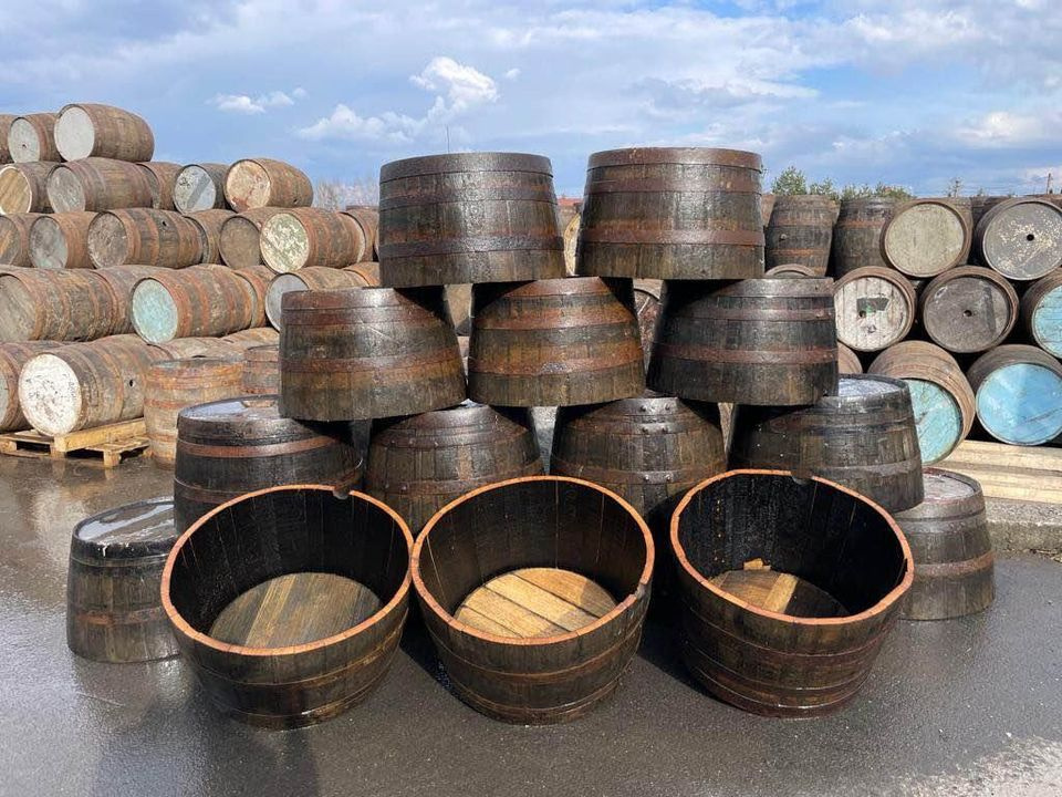 DUBOVÉ KVĚTINÁČE ZE SUDŮ