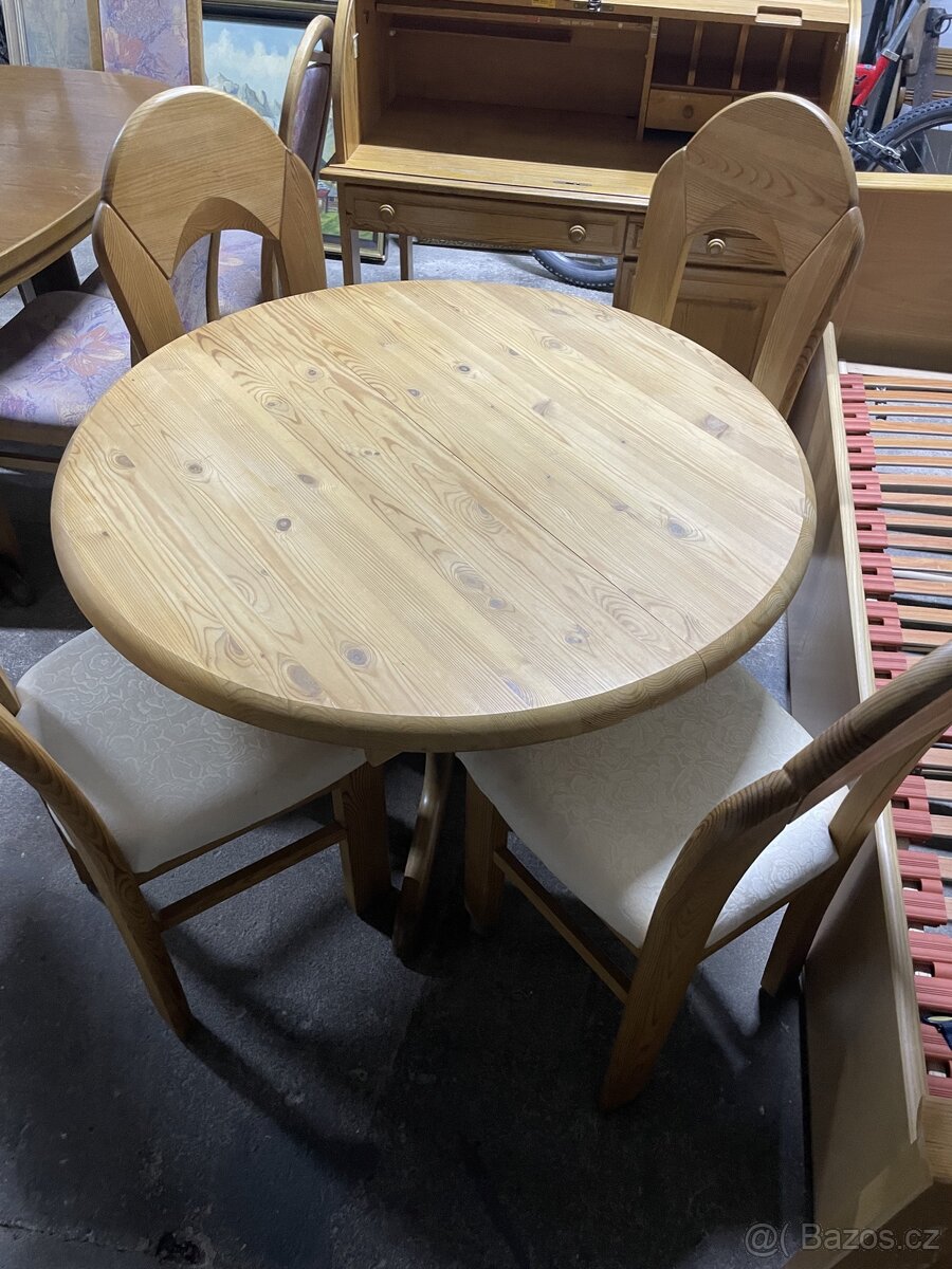 Kulatý jídelní stůl + 4 židle
