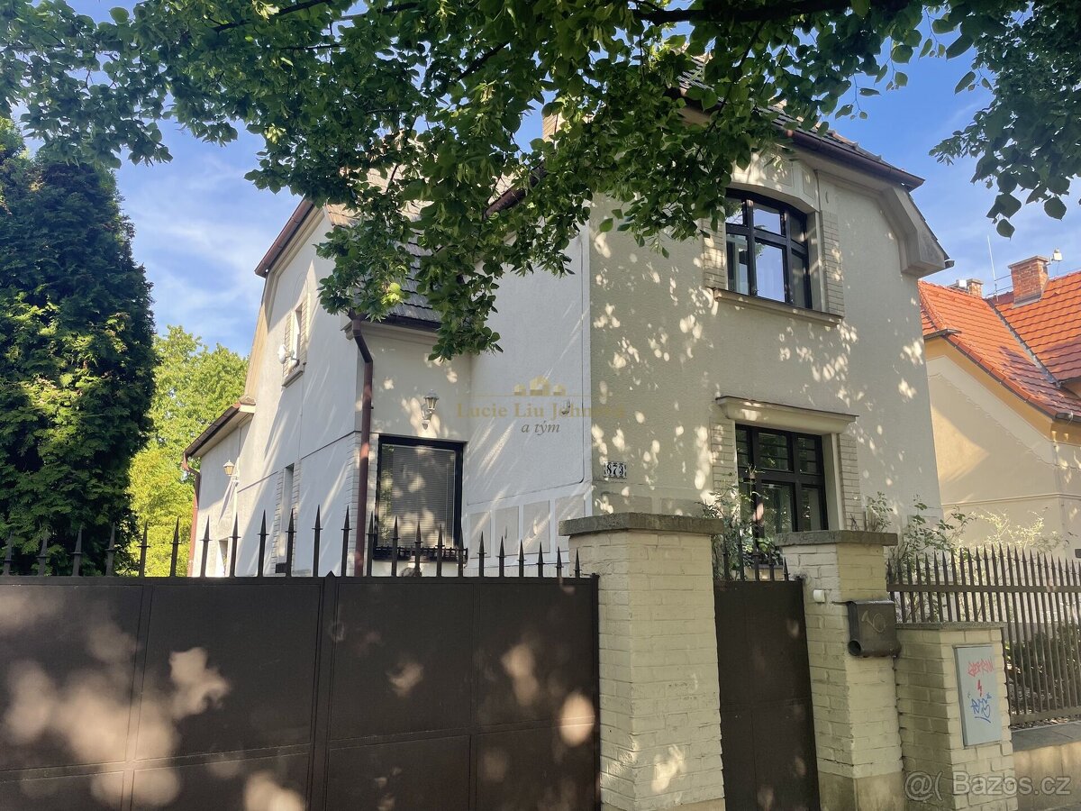 Prodej vily z roku 1924 s pozemkem 766 m2, garáž, venkovní p