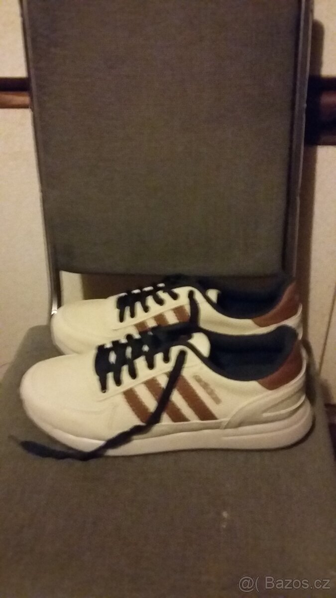 Prodám úplně nové botasky ADIDAS v.40