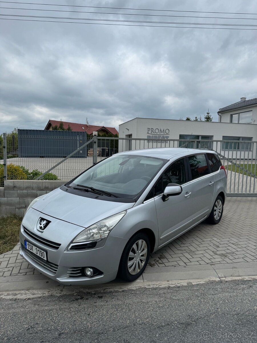 PEUGEOT 5008 1.6HDi 7 MÍST AUTOMAT