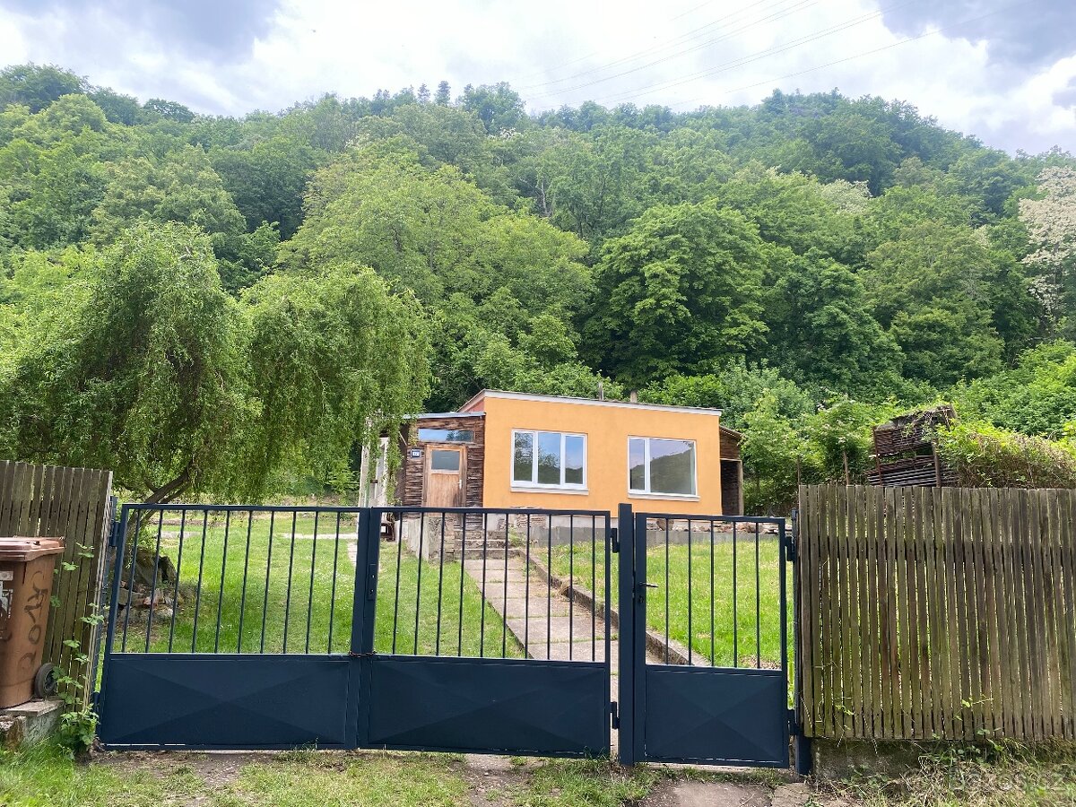 zděný domek se stavebním pozemkem