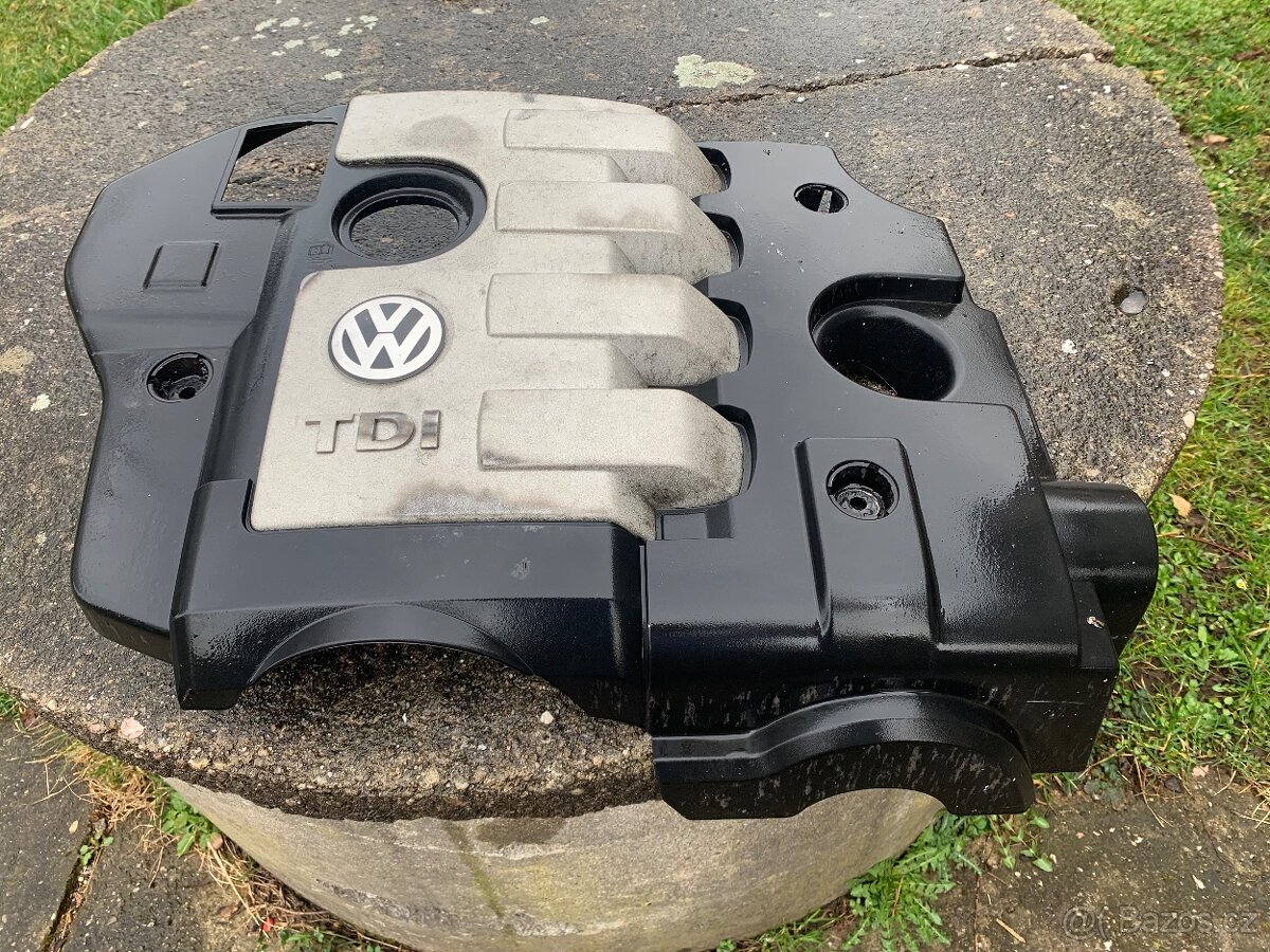 Horní kryt motoru VW Passat