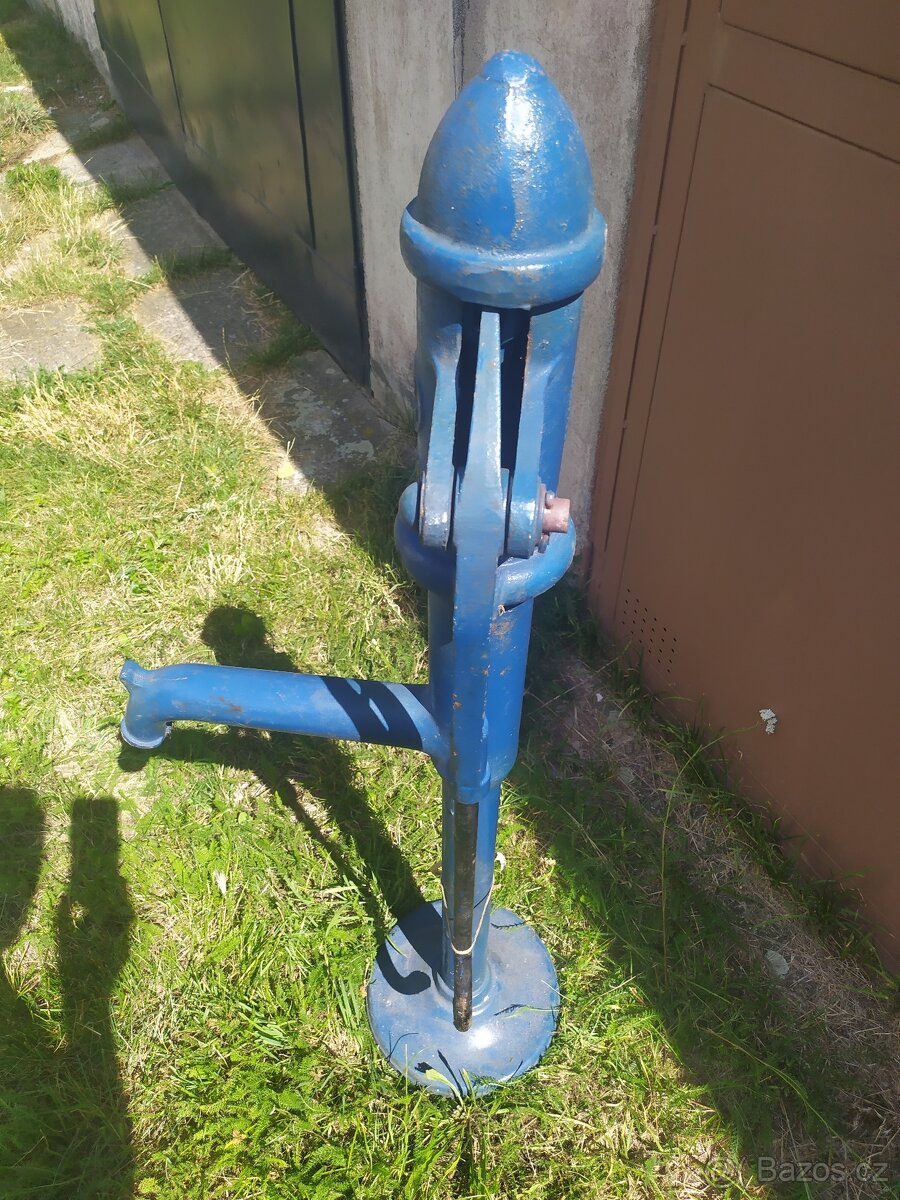 Prodám ruční pumpu na vodu