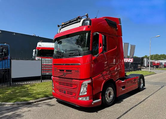 Volvo FH500 - tahač návěsů + hydraulika